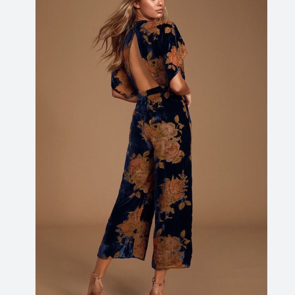 NWT Lulu’s Chic Perfection Navy Blue Velvet Floral Jumpsuit Size M